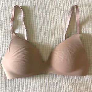 Victorias Secret Wireless Body Bra